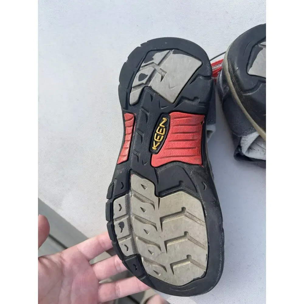 KEEN Kids Gray/Red Closed Toe Fisherman Sandals Hook & Loop US 1 UK 13